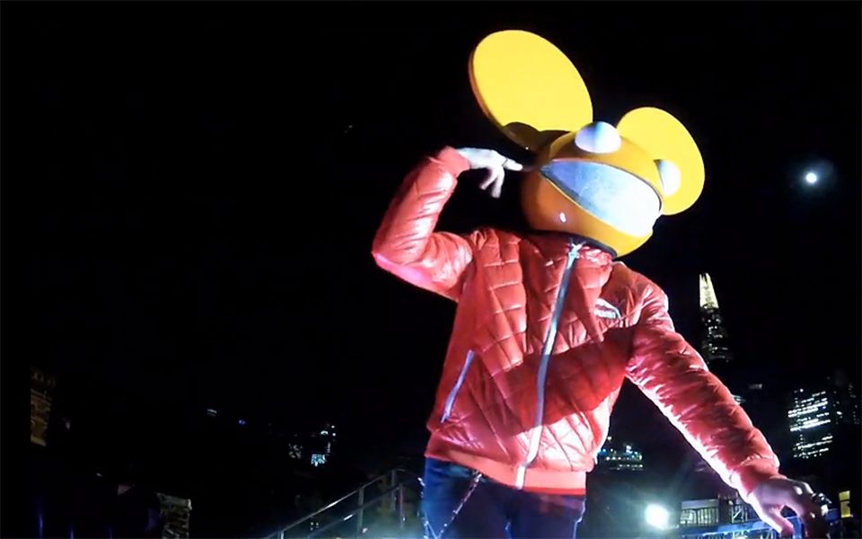 诺基亚联合deadmau5在伦敦举办"this is lumia"灯光秀_哔哩哔哩_bili