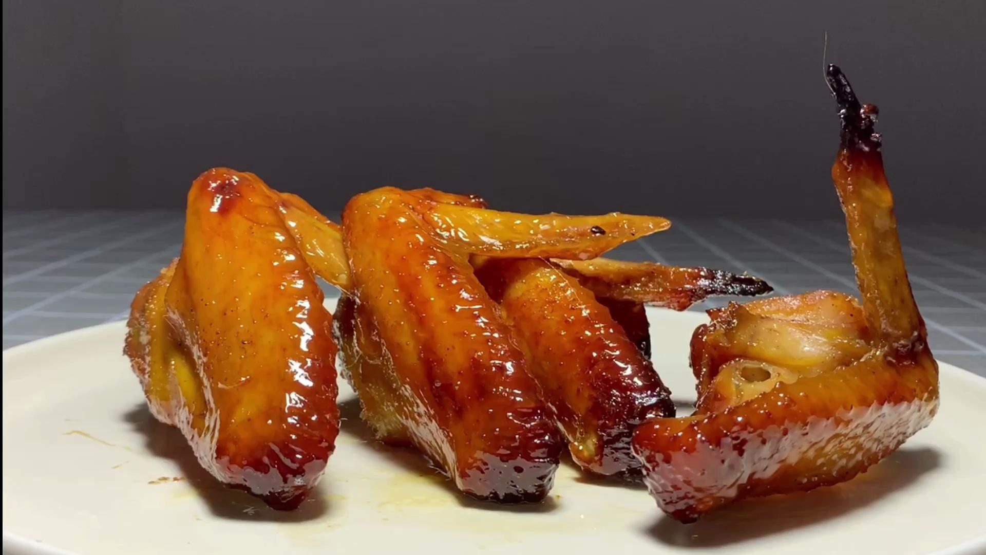 烧腊店的蜜汁鸡翅做法,商用版的配方,在家也能做出这样的好味道