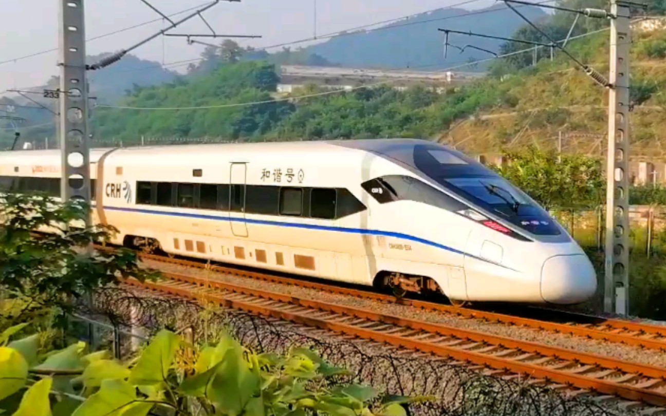 慘拍瘋地鐵g2371成都東-廈門北(crh380d-1554成都局)通過重慶成渝高速