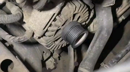 奔驰273发动机着车有异响,发出咯愣咯愣声音,你是车主选择换发电机