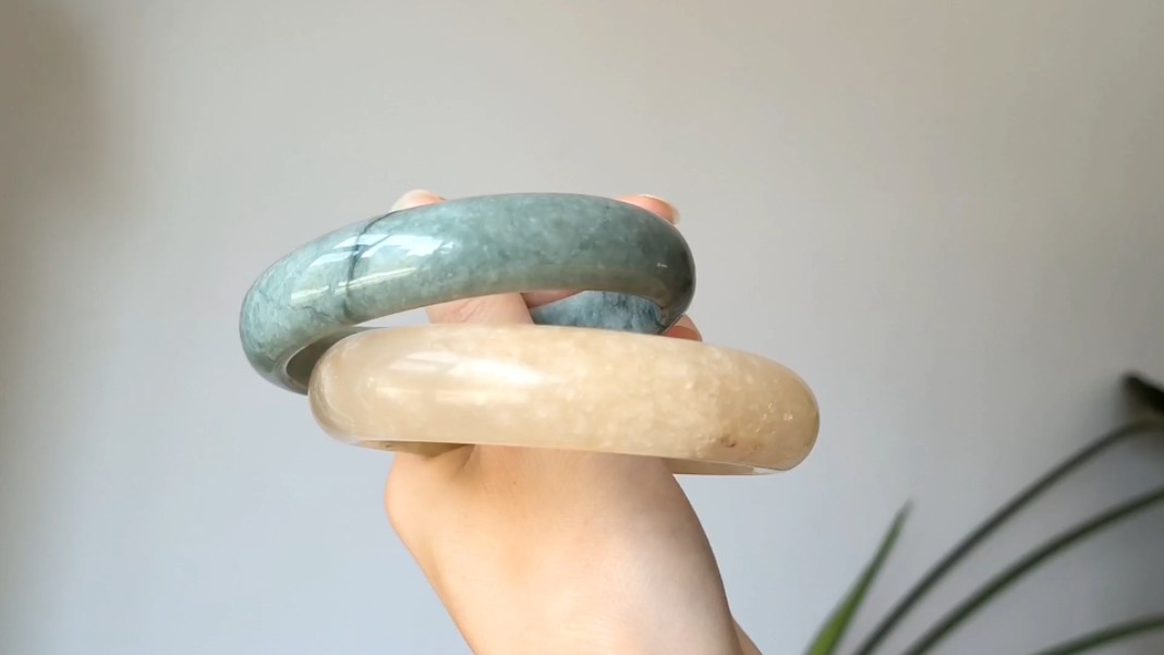 出两支59圈口天然石手镯,一起48r