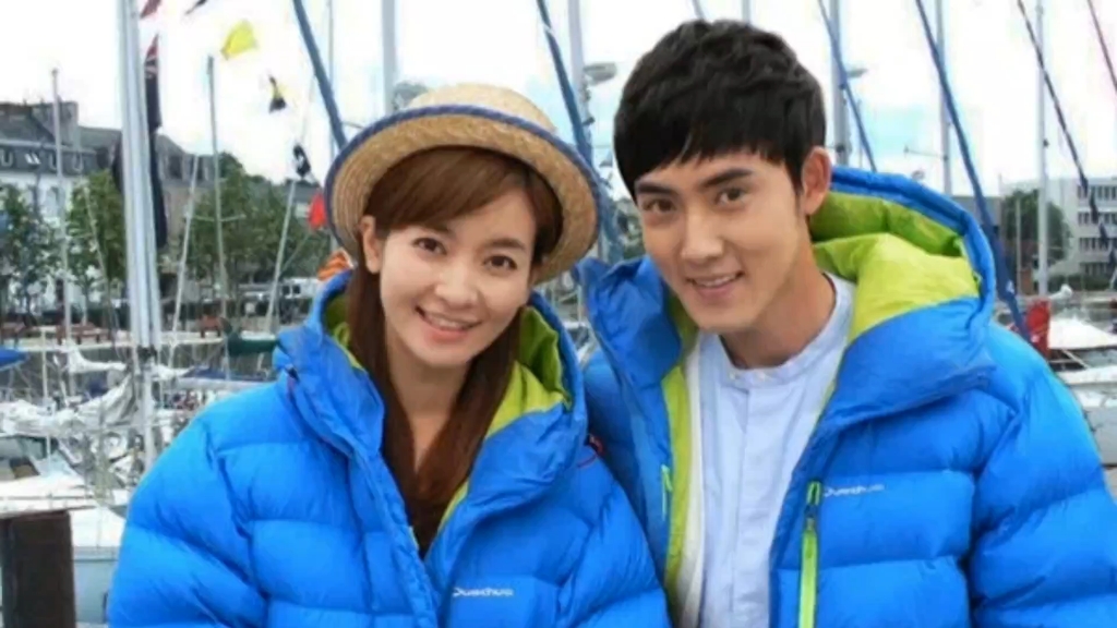 感觉磕背德cp似的,一个已婚,一个有女朋友,十年后我还没