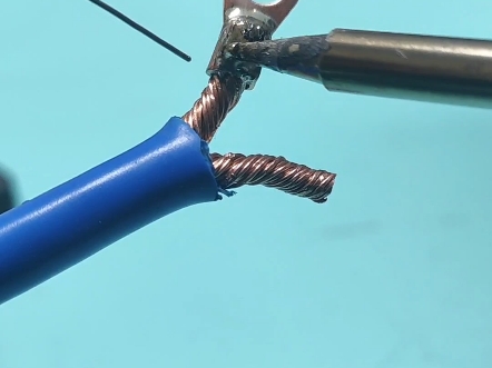 两个端子焊接一线