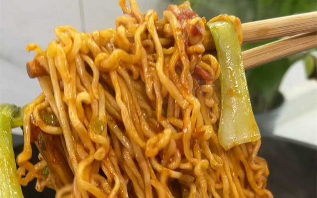 家庭版番茄蒸泡面做法,感谢大家支持!
