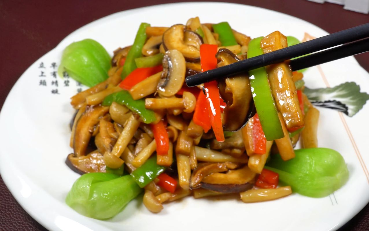 自己动手做的合炒菌菇比饭店还好吃,简单易学,美味下饭