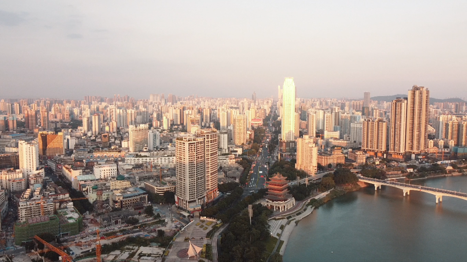 南宁民生广场,傍晚还是挺不错的