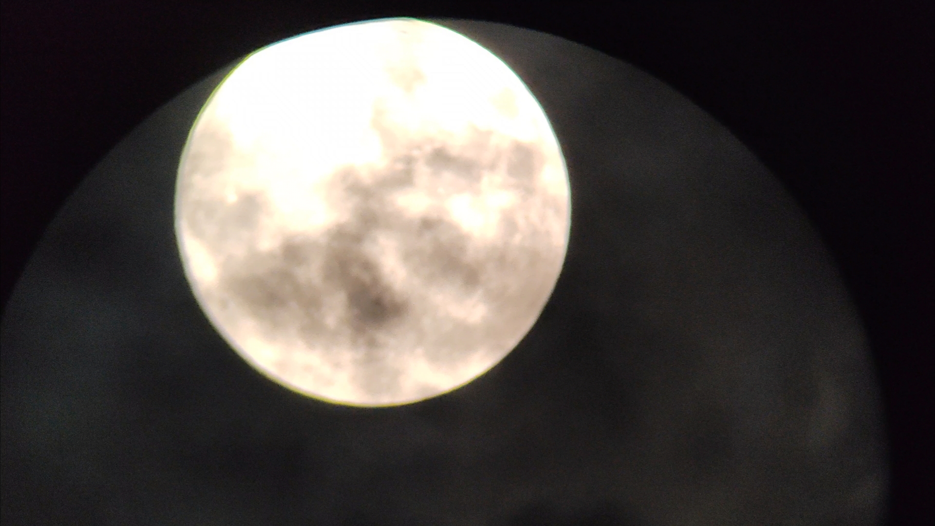 这一刻"月黑风高"好似具象化了!