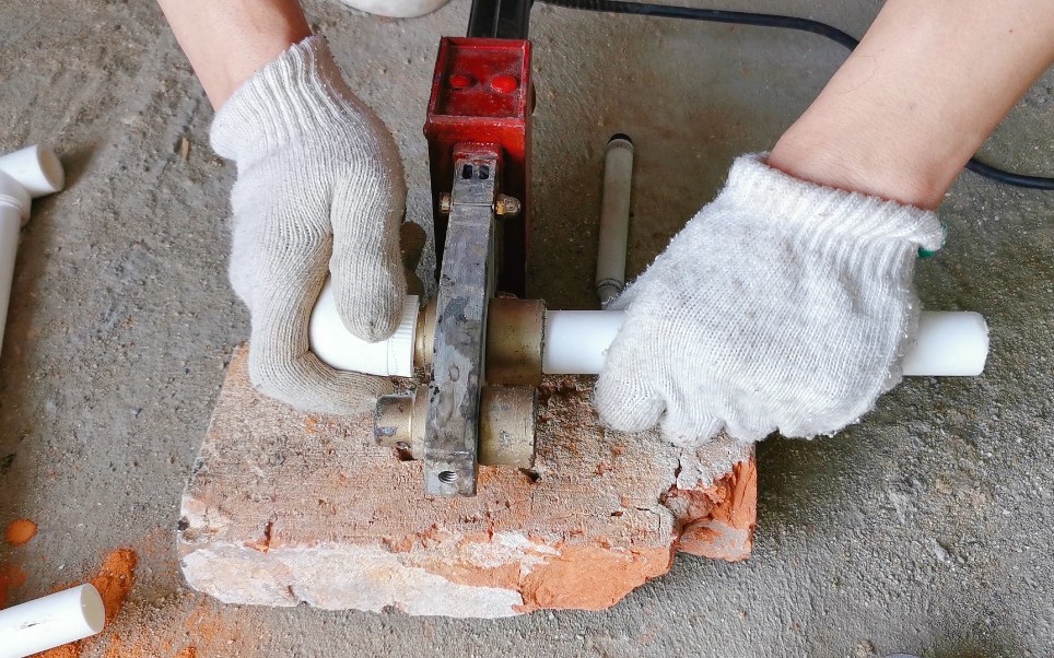 水管热熔技术,怎么烫出"双眼皮"效果?请教老电工很多次才学会