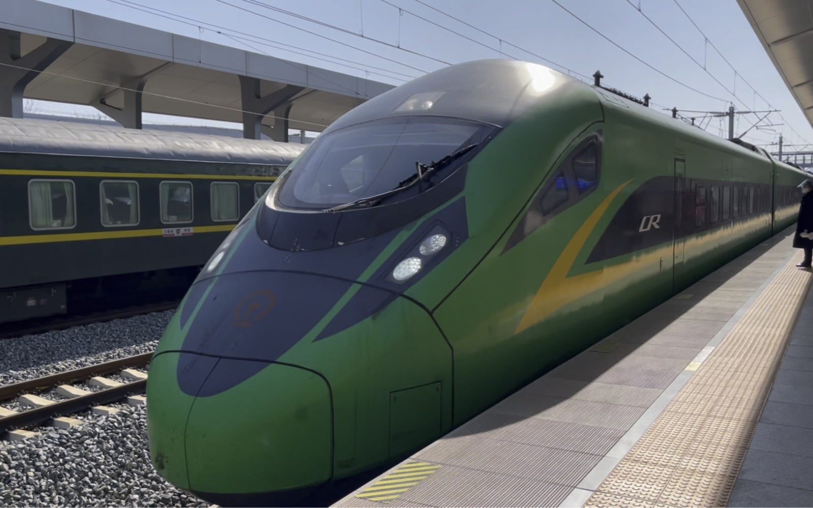 c496次列车嘉兴火车站进站