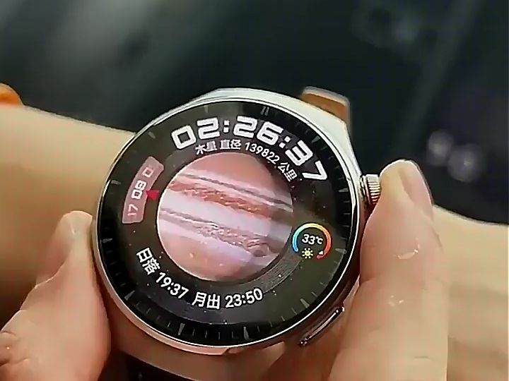 新品华为手表watch4pro,体温血氧呼吸监测仪!