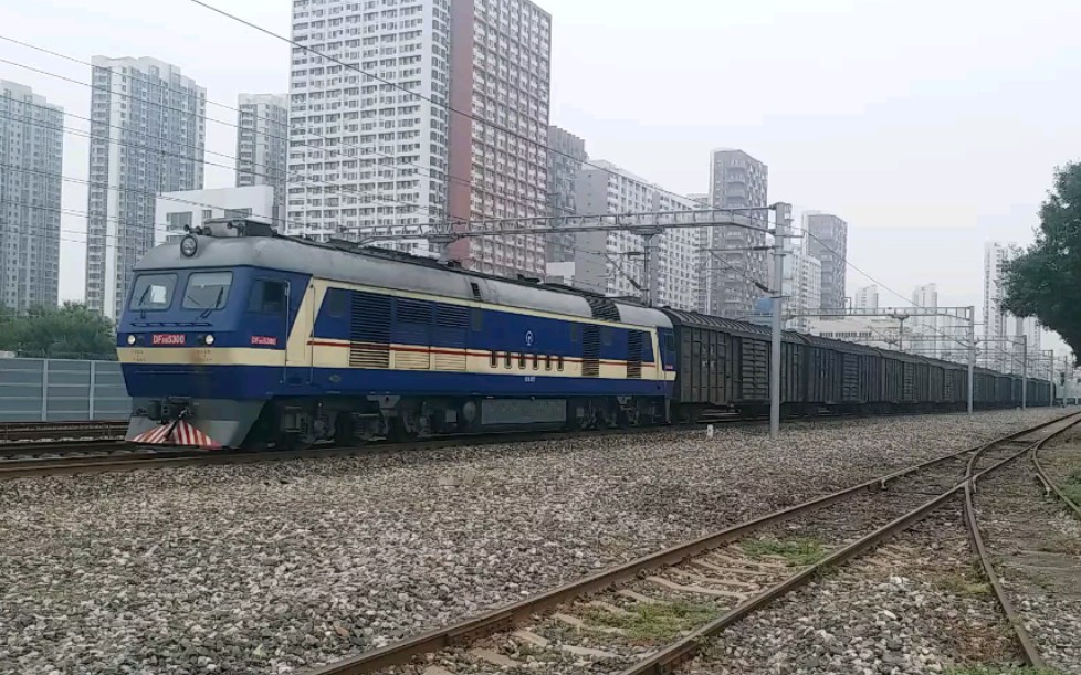 声控福利,京局津段df8b牵引货列通过塘沽站