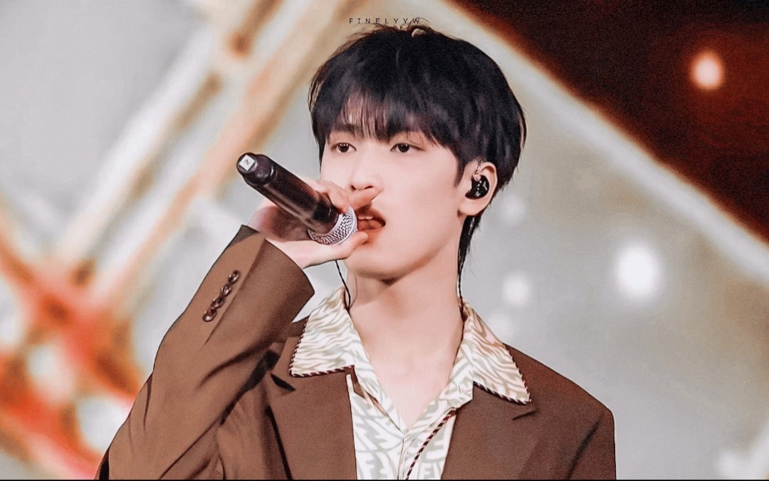 严浩翔 for you 灵魂带火的小孩永远发光