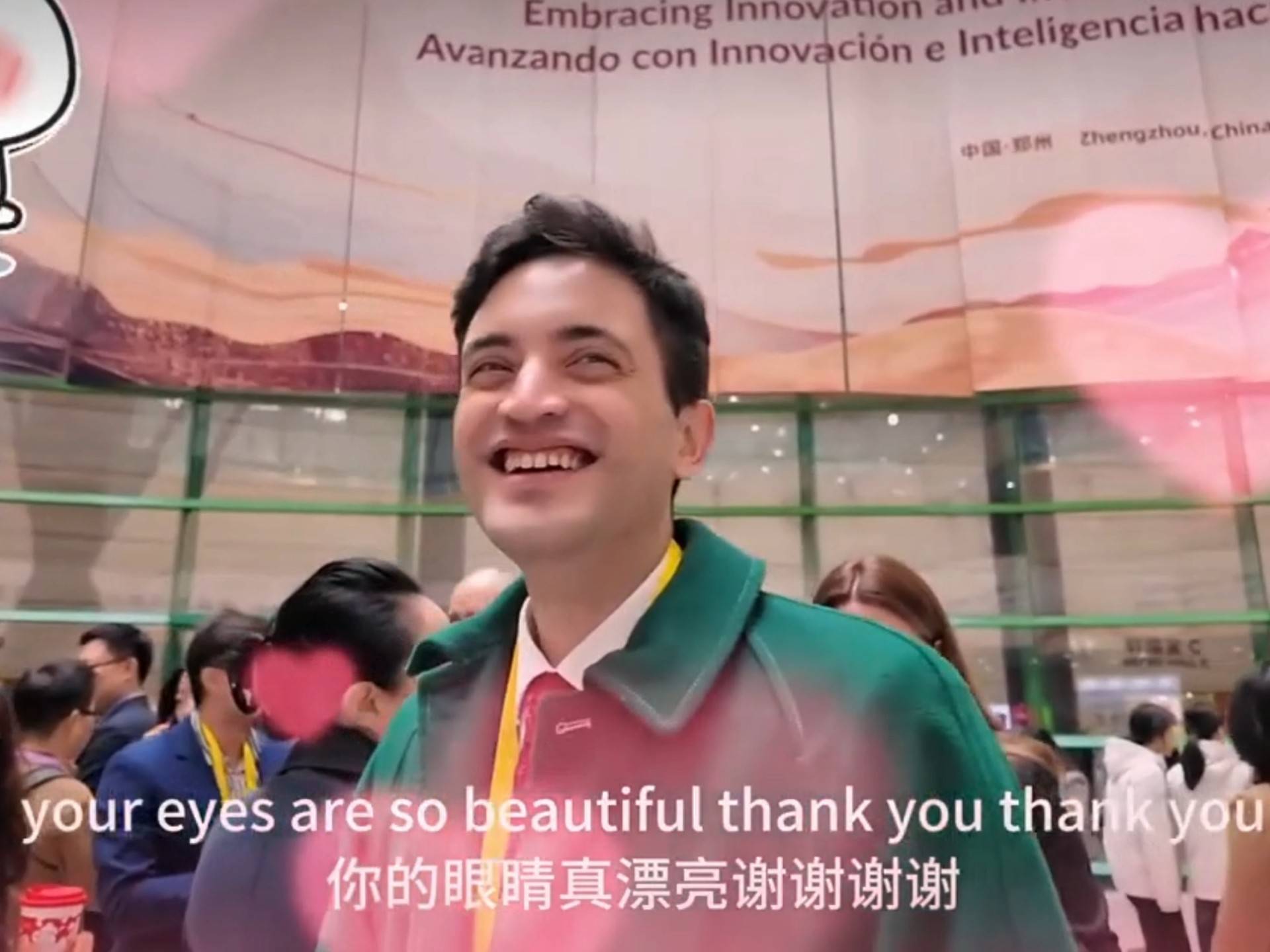 看记者如何用英语撩功必扬!