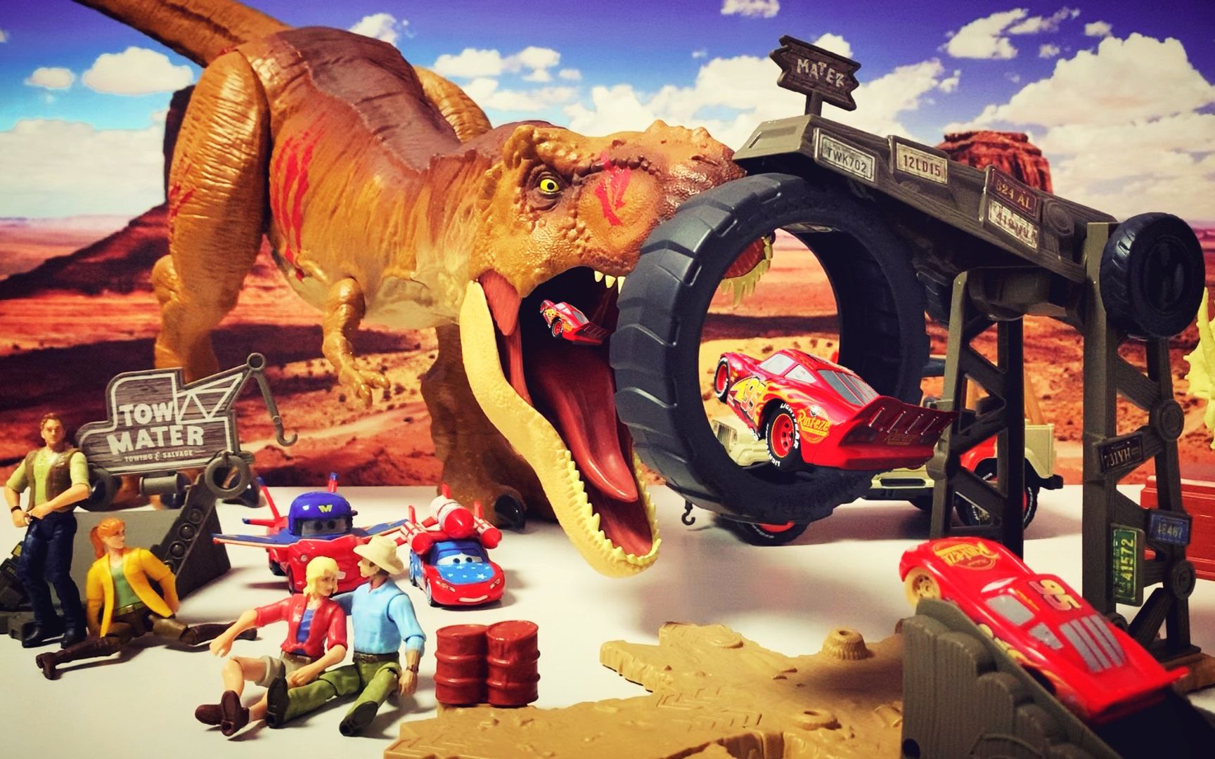 闪电麦昆飞跃超级霸王龙侏罗纪世界恐龙汽车总动员