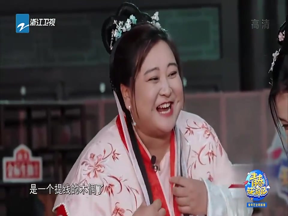 关晓彤神预言带领贾玲一路跳到终点对手都看懵了