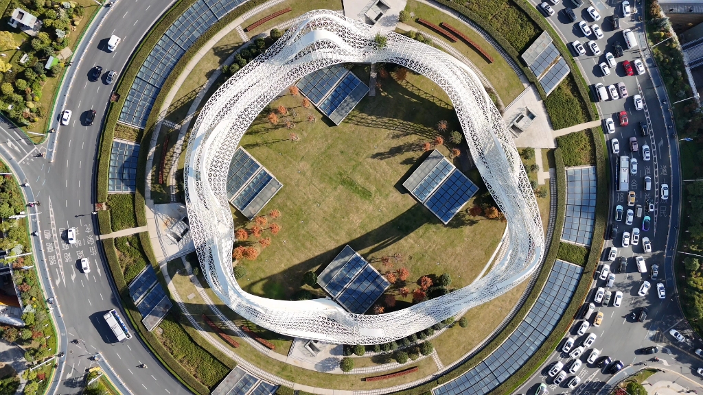 航拍武汉:光谷世界城步行街(s13线下观赛)