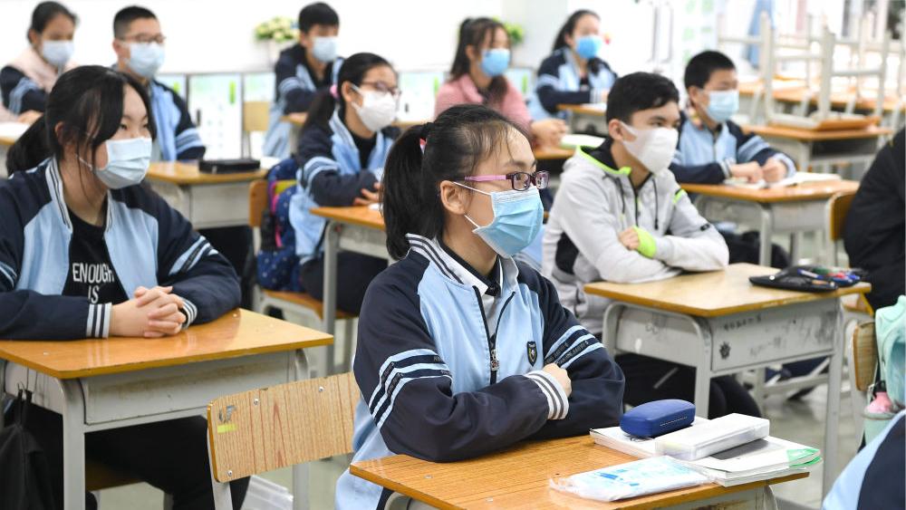 [图]广州：12日起，高二、高三学生以持48小时核酸阴性证明可自愿返校