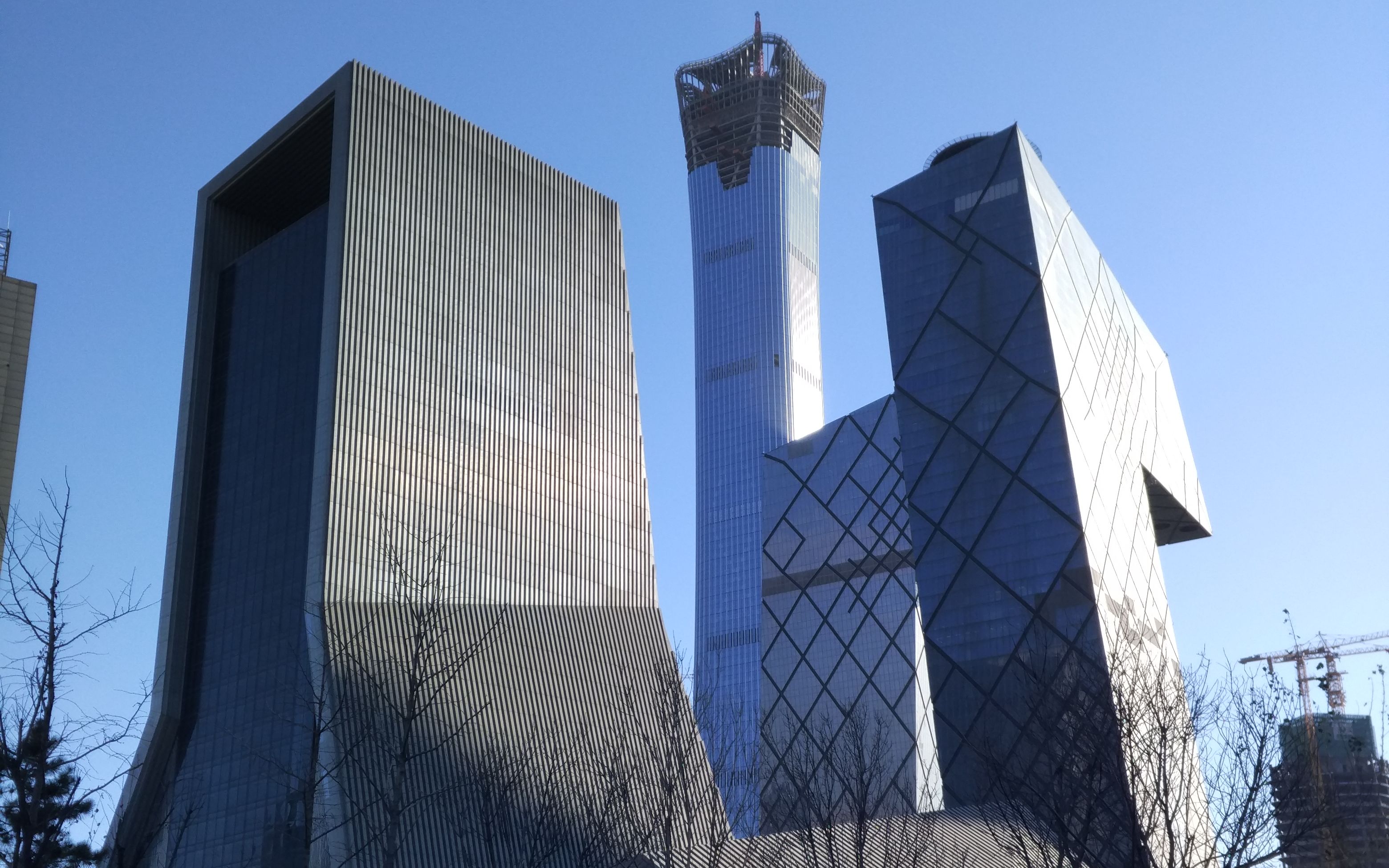 行走在北京的东三环从潘家园桥到亮马桥经过国贸cbd中央电视台大裤衩