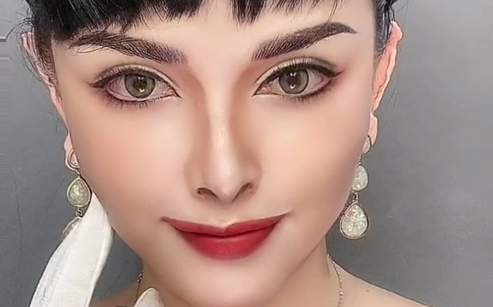我妹说一点也不像,不像吗奥黛丽赫本 奥黛丽仿妆