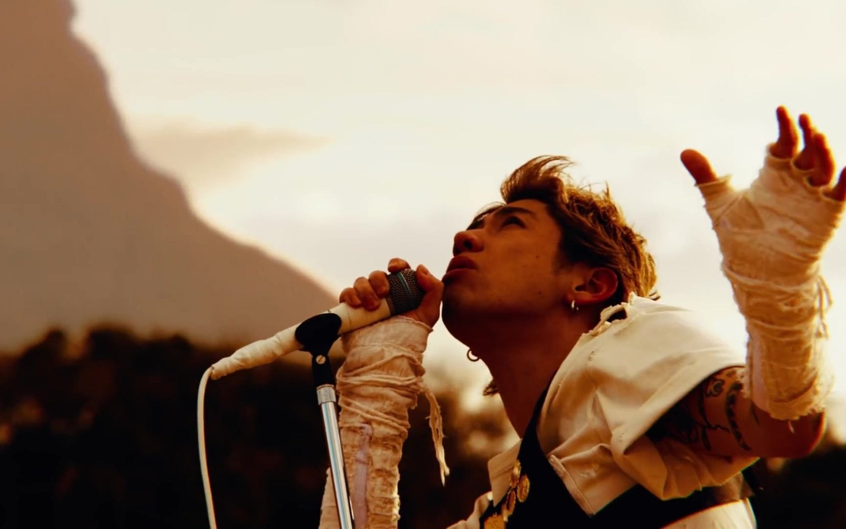 one ok rock - renegades japanese version [official music video]