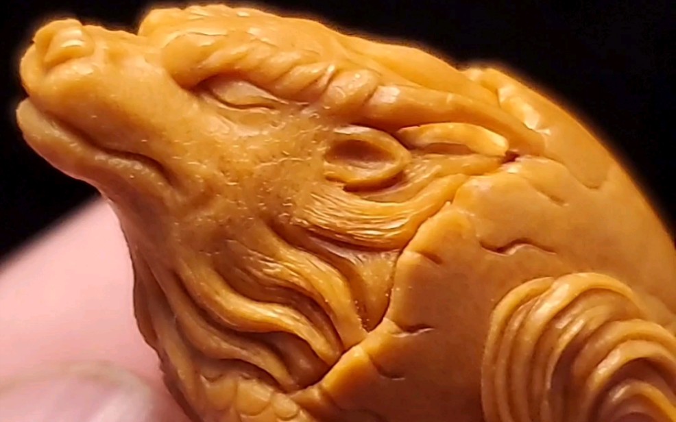 雕刻得非常不错的一颗小龙蛋