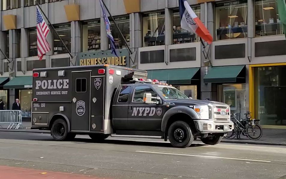 【nypd】纽约市警察局特警队急救车 街拍