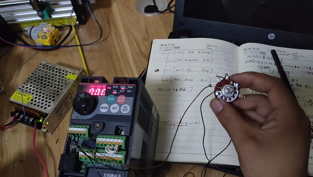 外接电位器控制变频器实物讲解演示只需设置一个参数