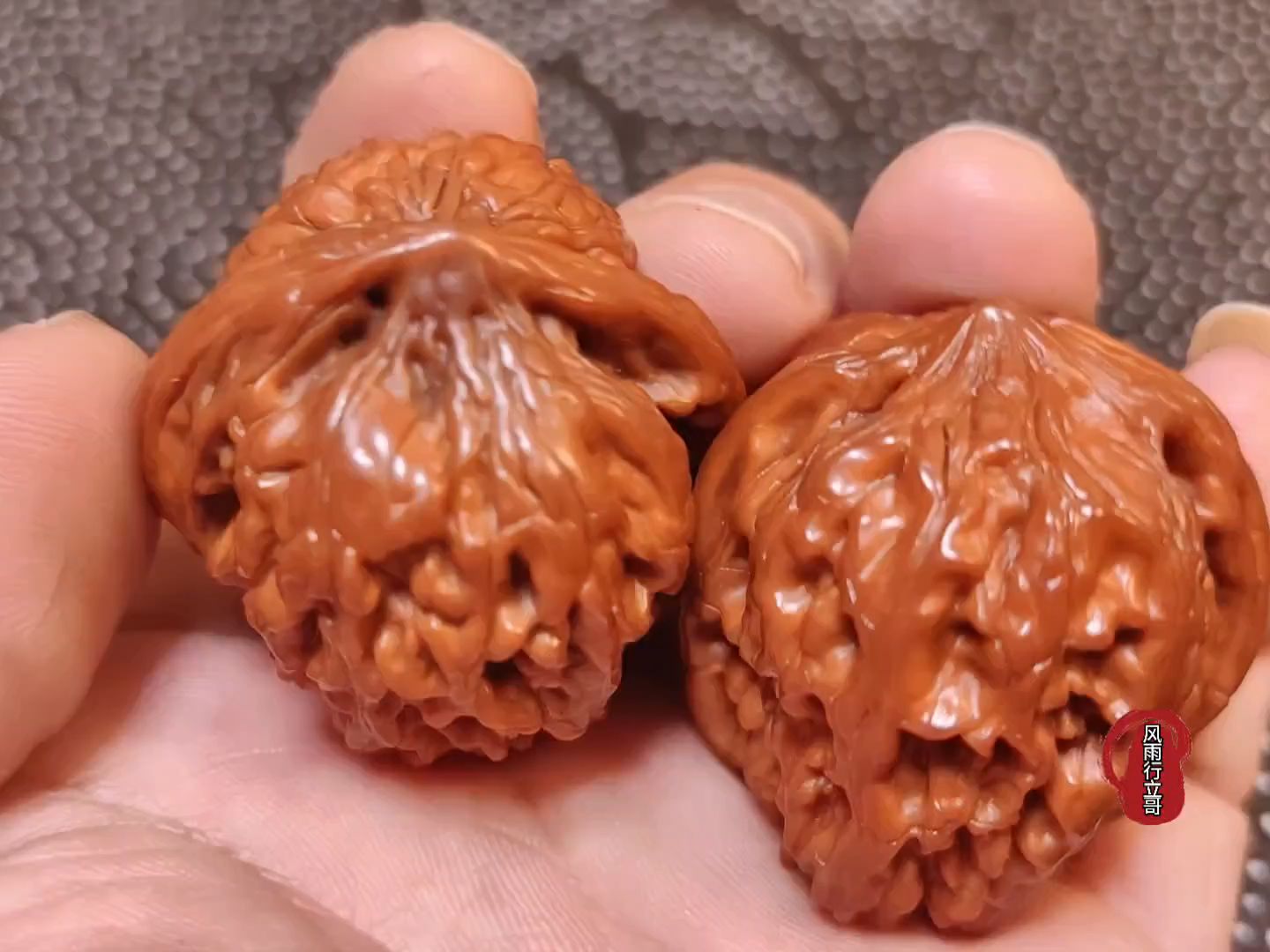 涞水麻核桃,文玩核桃在保养和清理,避免过度清洁