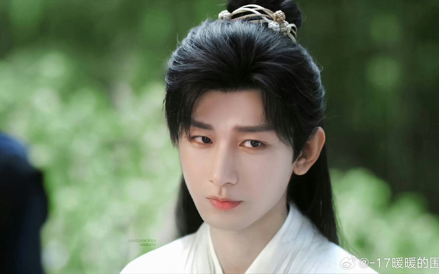 成毅拥有阳光温暖真诚的内心,勇于追求梦想砥砺前行的魄力,自律自强的