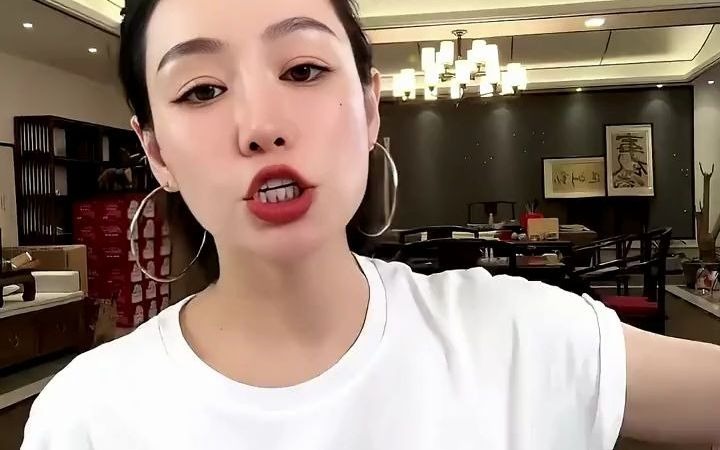 终于知道小杨嫂为什么旅行回来,皮肤还是这么白晳 疯狂小杨哥 小杨嫂