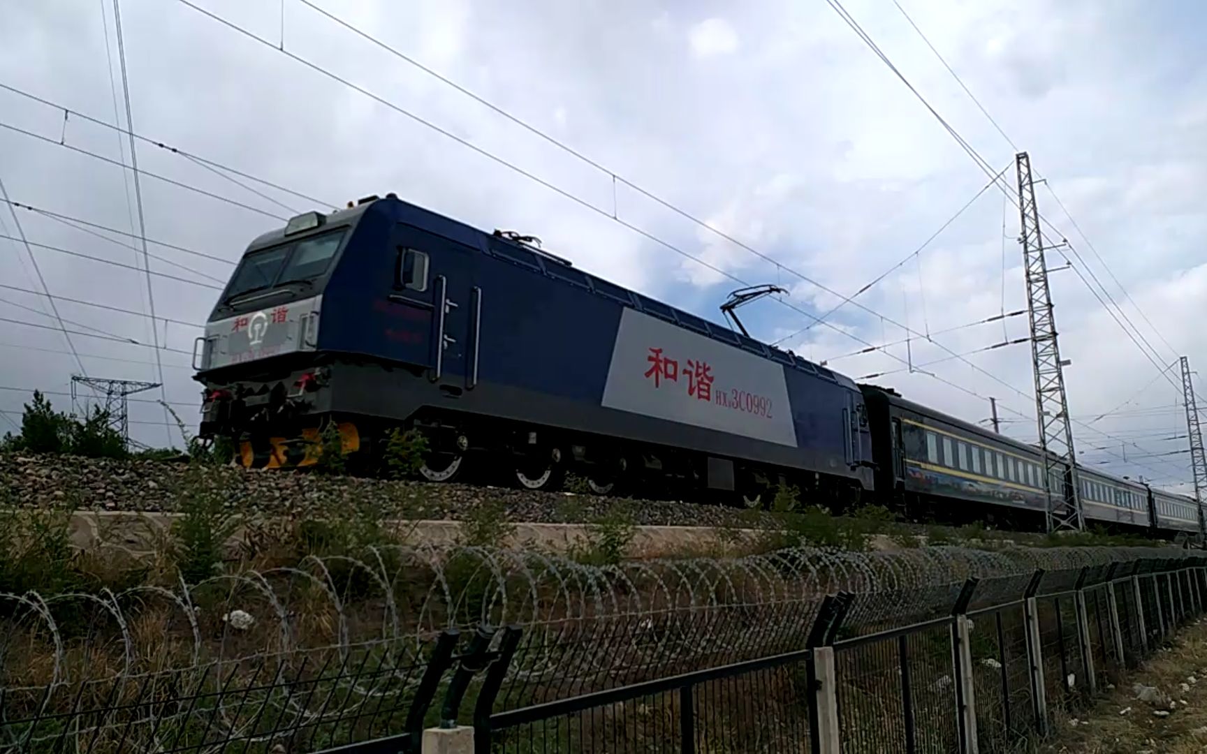 客电k1381台阁牧站下行通过