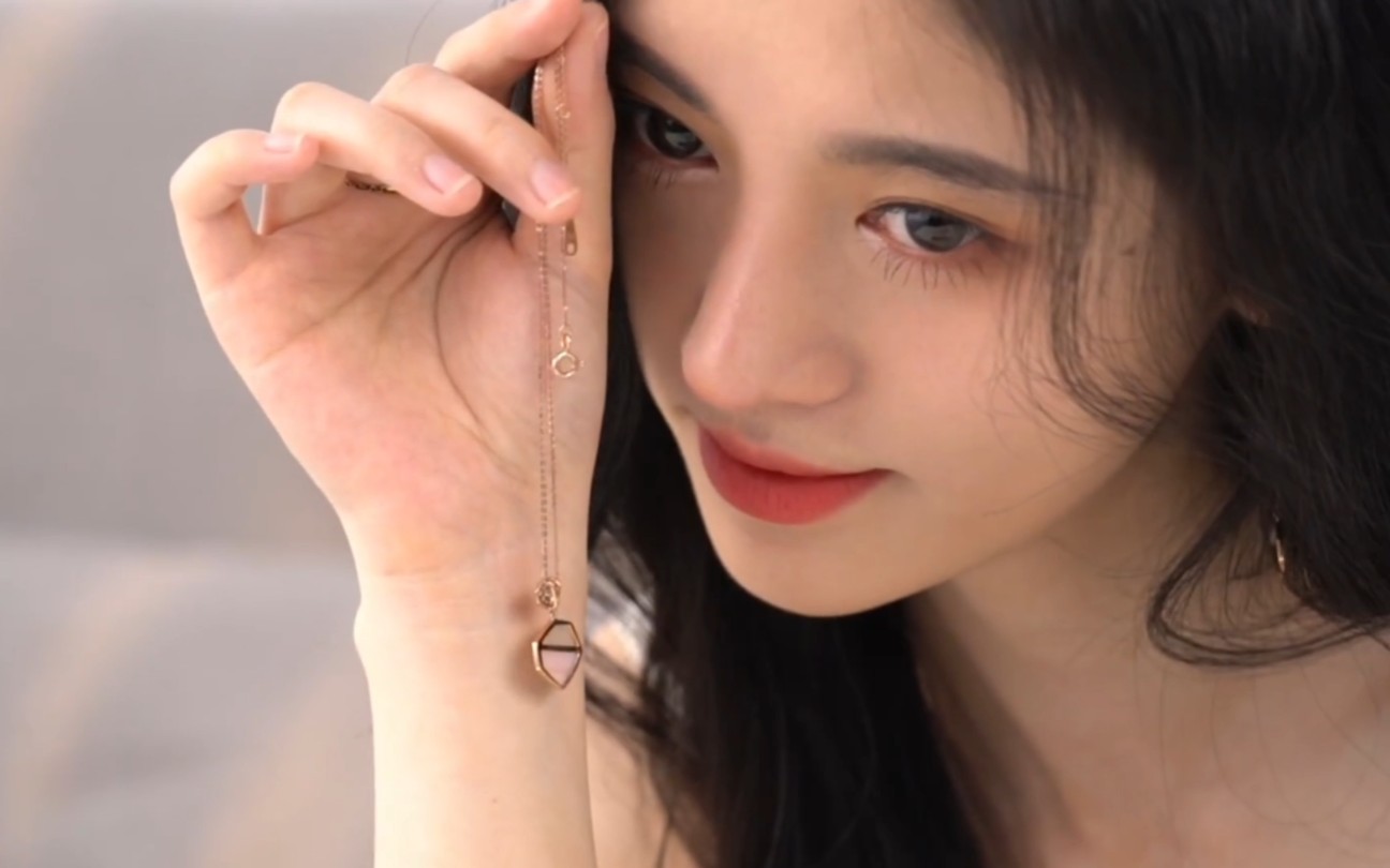 鞠婧祎拍广告花絮原声,好欲好爱