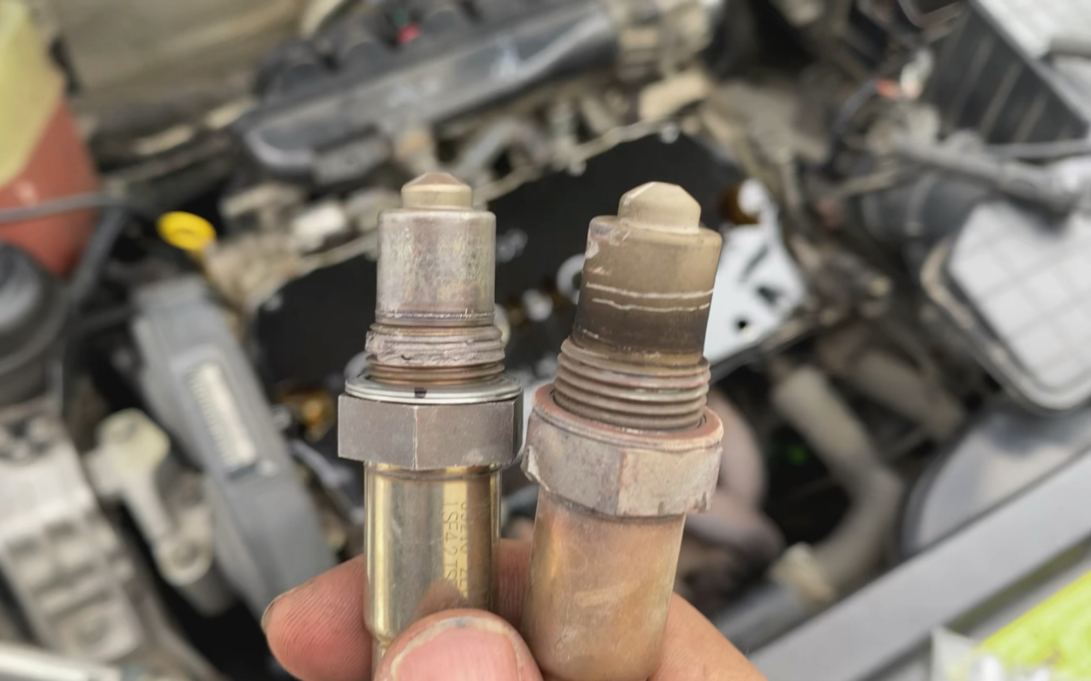 vlog丨荣威550更换前氧传感器丨套筒柄太长了只能拆凸轮罩盖