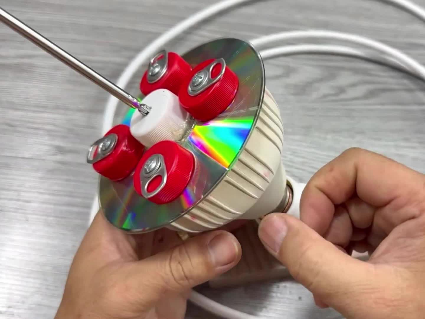 废旧物品 diy 黑科技:光盘   可乐瓶盖自制电视信号接收器
