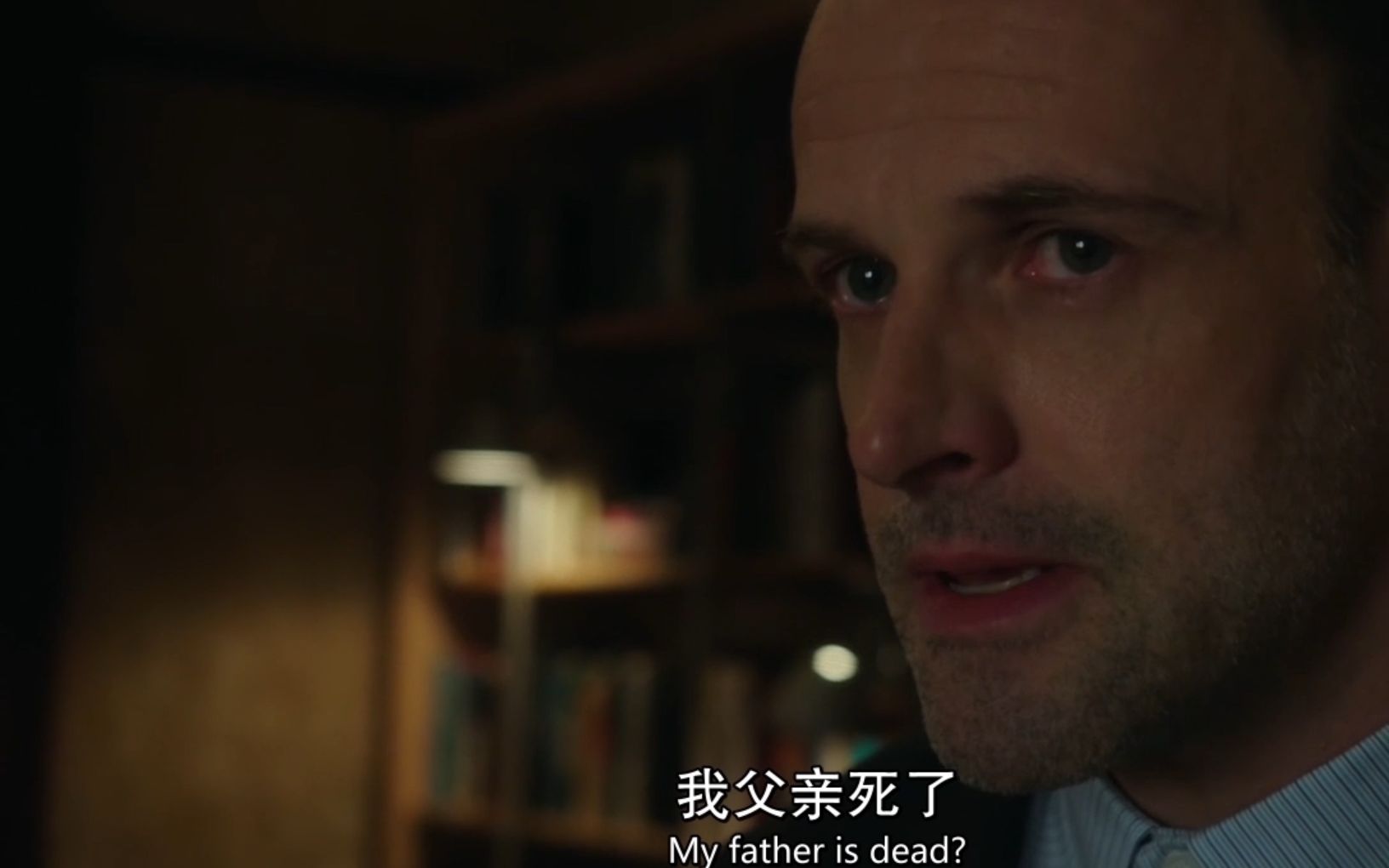 [图]演绎法【Elementary】"我是福尔摩斯家族最后的子嗣了”父亲莫兰德·福尔摩斯被谋杀，福尔摩斯带着悲伤上演最后的复仇