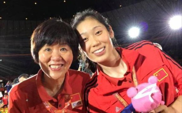 朱婷最不可思议一球,郎平满脸不敢相信:排球还能这么玩?