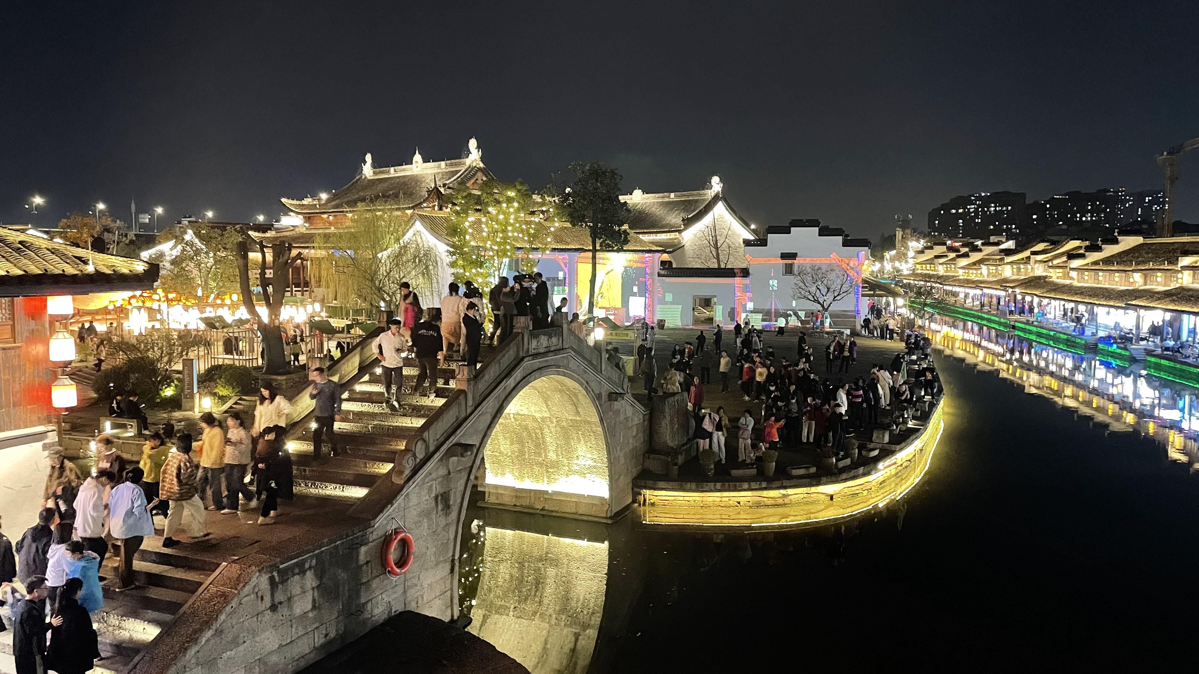 来浙江绍兴旅游晚上一定要来柯桥古镇逛逛,这里的夜景太美了哔哩哔哩bilibili