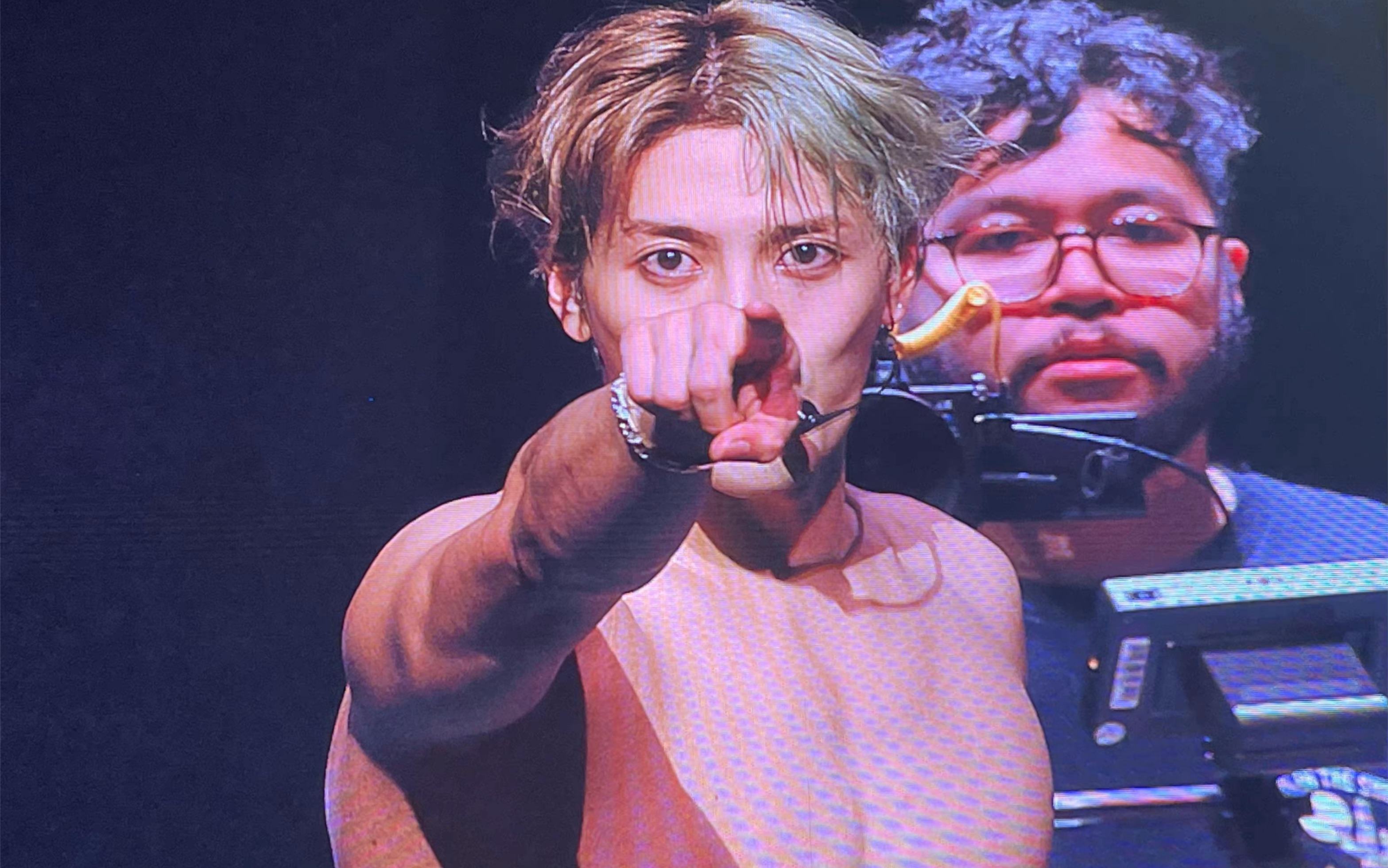 被指到的人进来看王嘉尔法国演唱会dance break