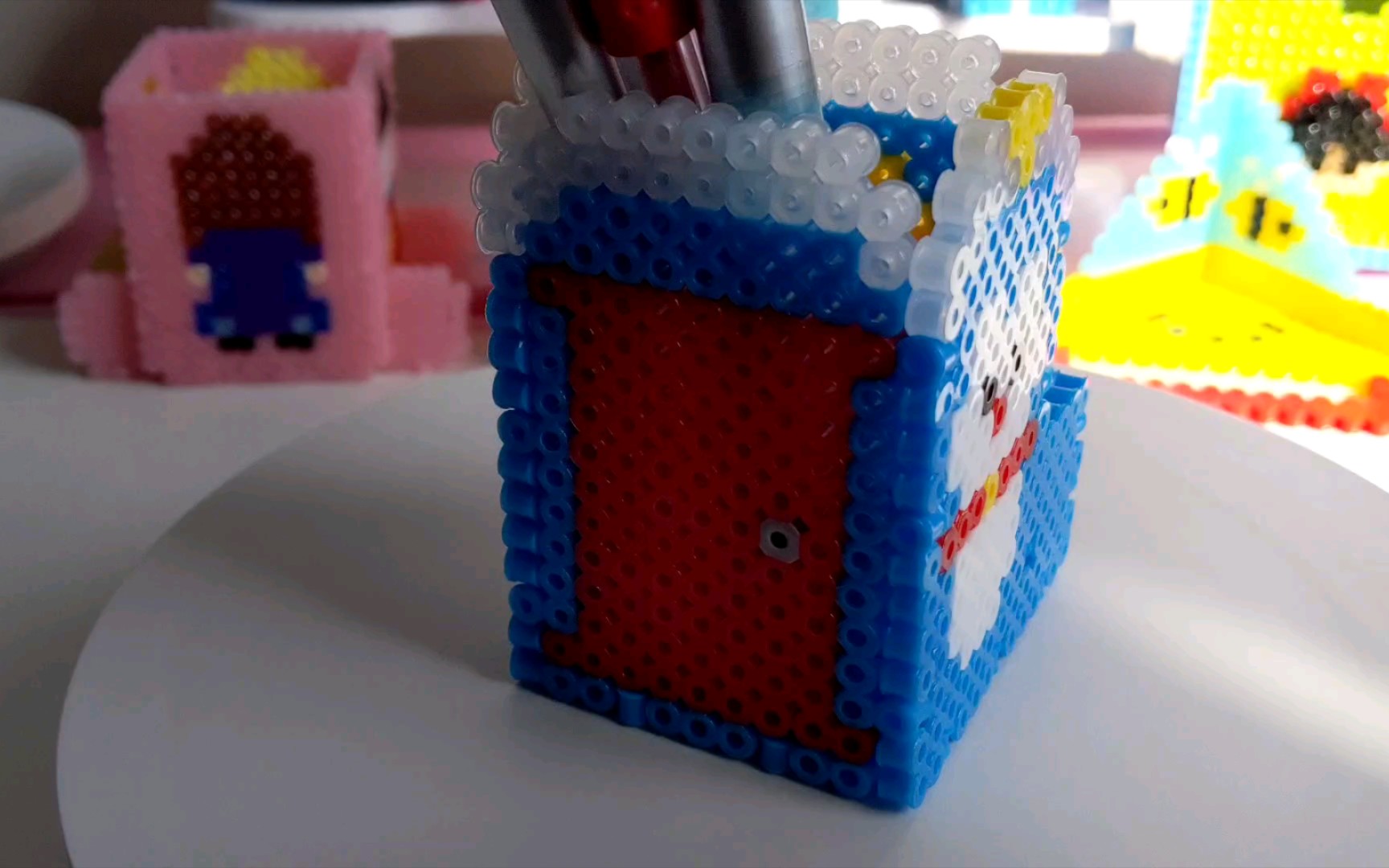 圆圆和粑比的日常拼豆 哆啦a梦机器猫小叮当立体笔筒拼豆