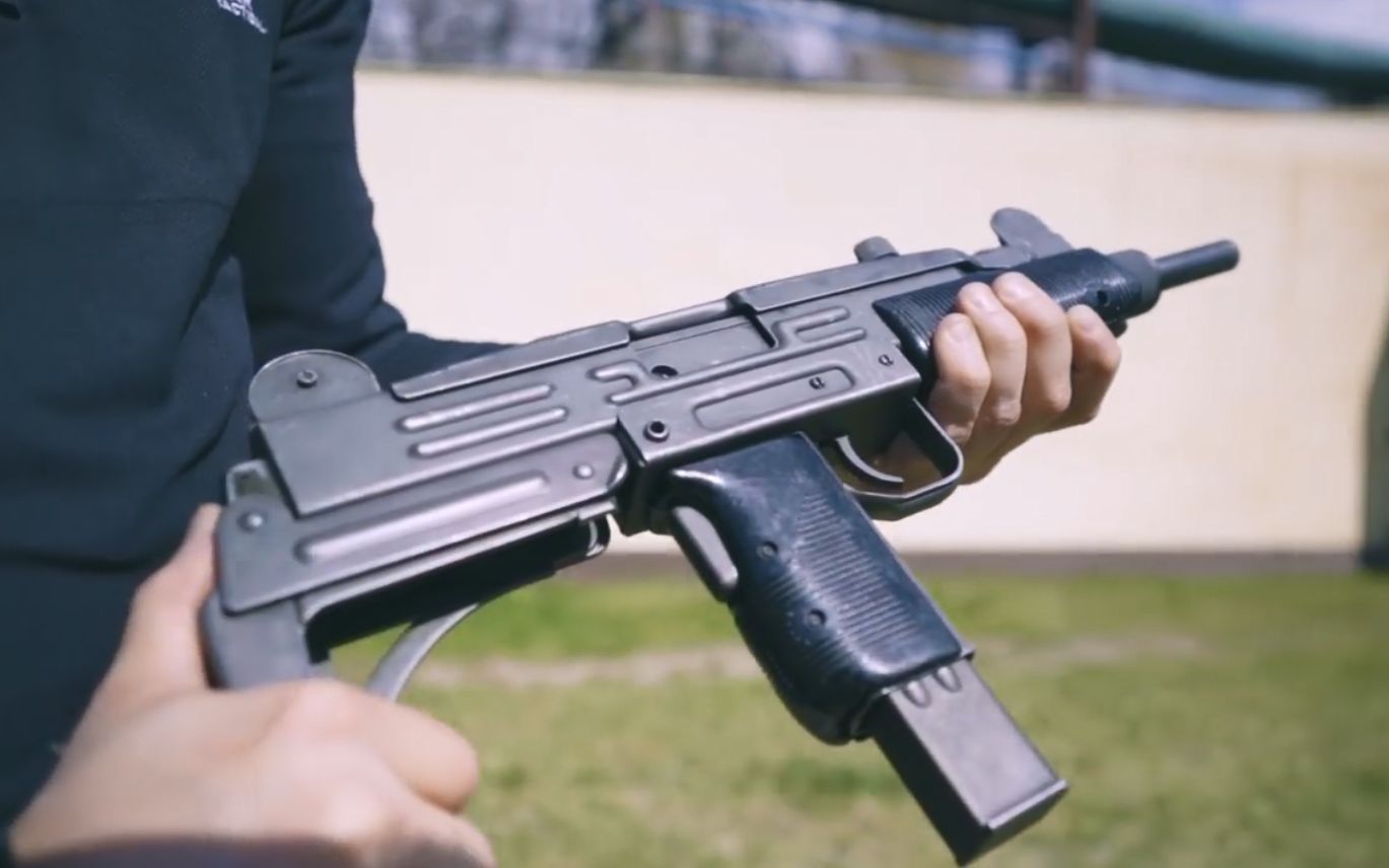 短小精悍uzi冲锋枪,又称"乌兹"或"乌齐",名气不输德国mp5