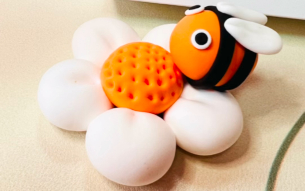 劳动节超轻黏土作品:小蜜蜂