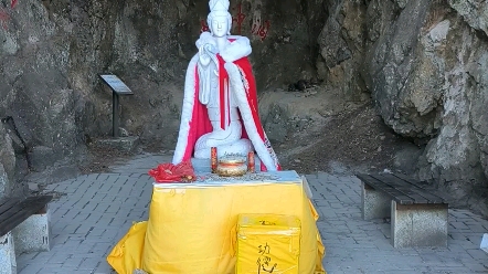 老君山上的:蛇神洞:洞天福地