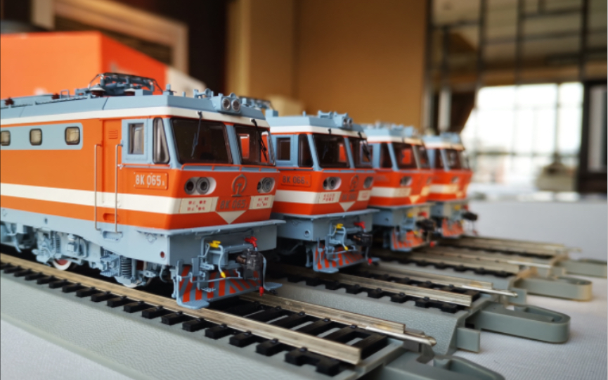 【yc】法国橙8k-030牵引蓝皮双层25b/25k大列火车模型展示