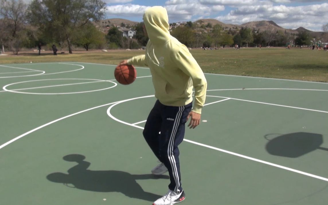 转身突破的精髓:左右左!精英篮球动作.