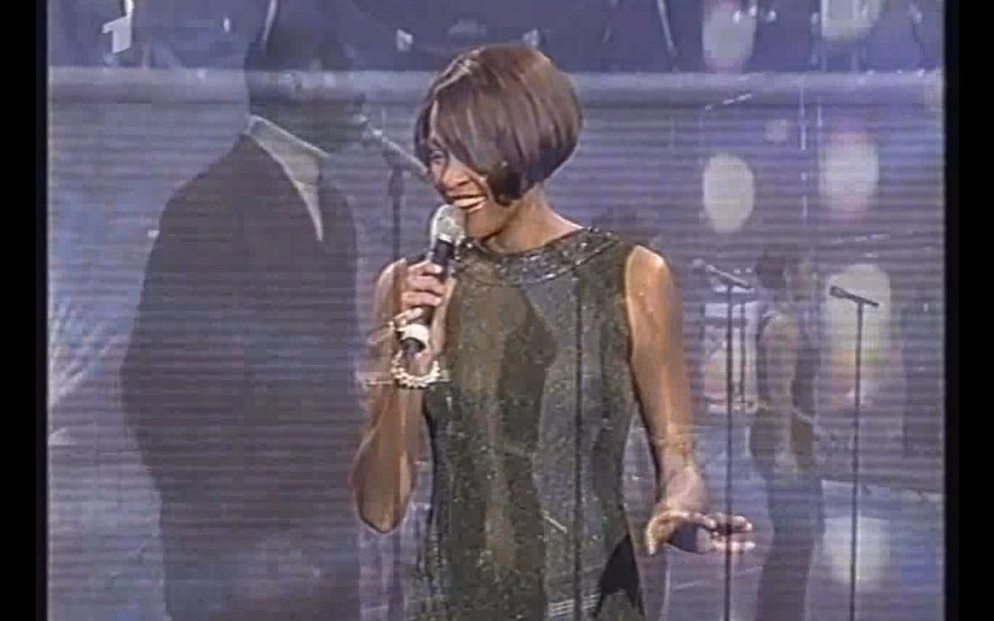 [图]【我的爱就是你的爱】Whitney Houston - My Love is Your Love (Live Bambi Awards) 1999