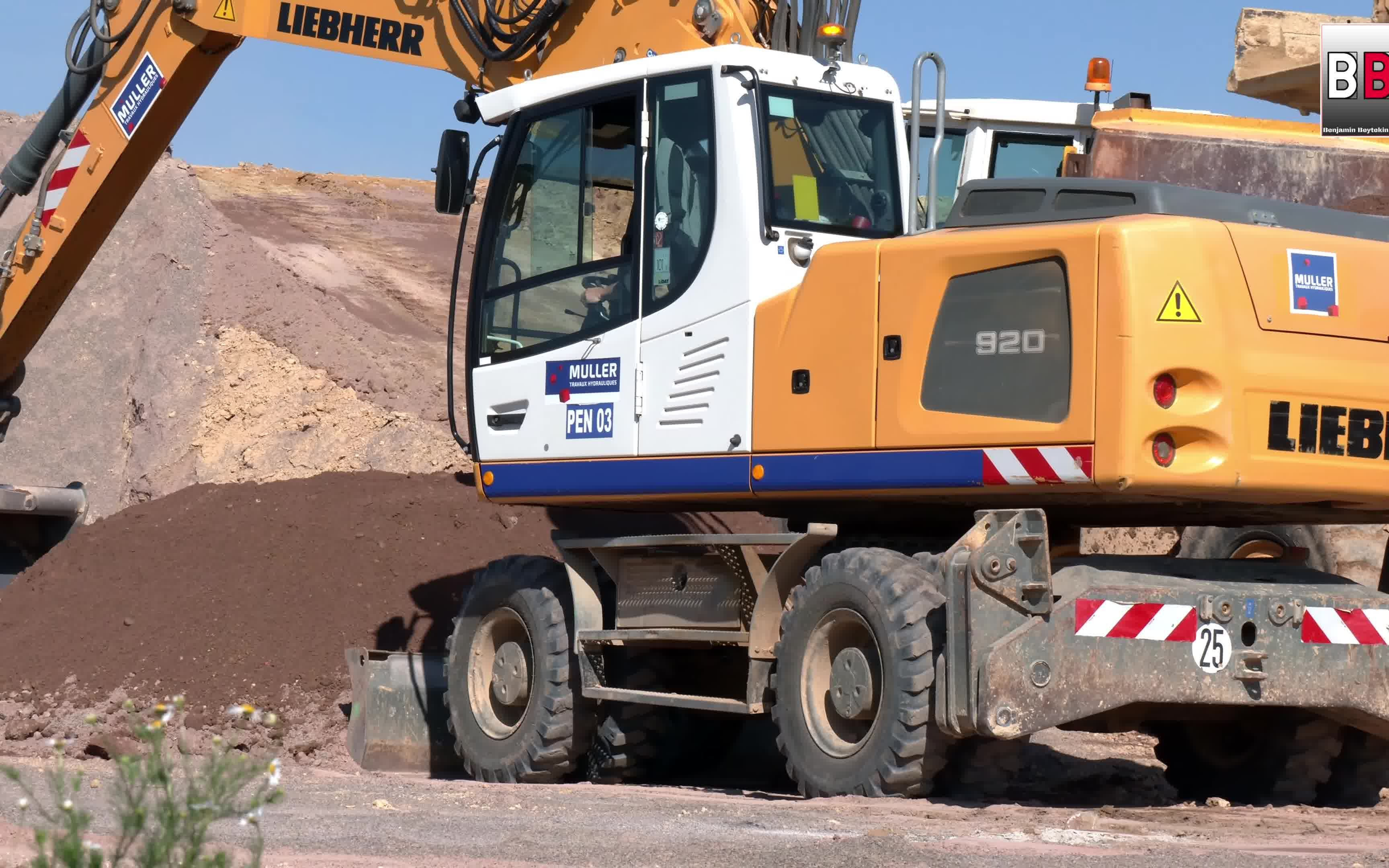 利勃海尔a920挖掘机施工4k