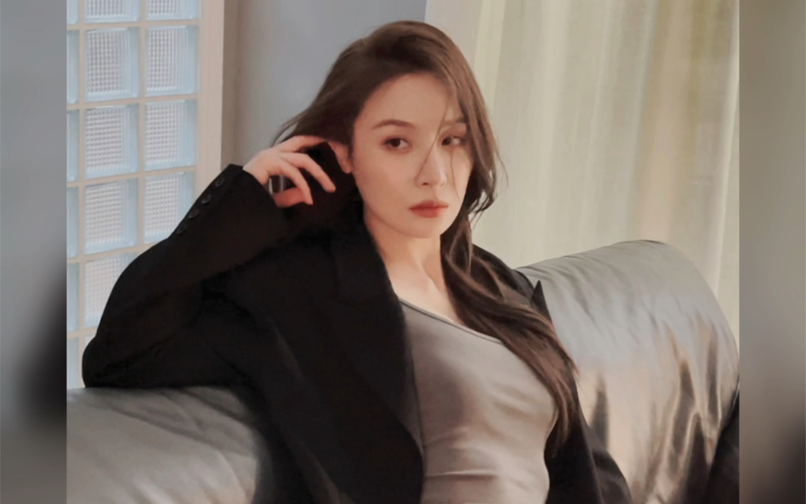 性张力很强的御姐隆妮