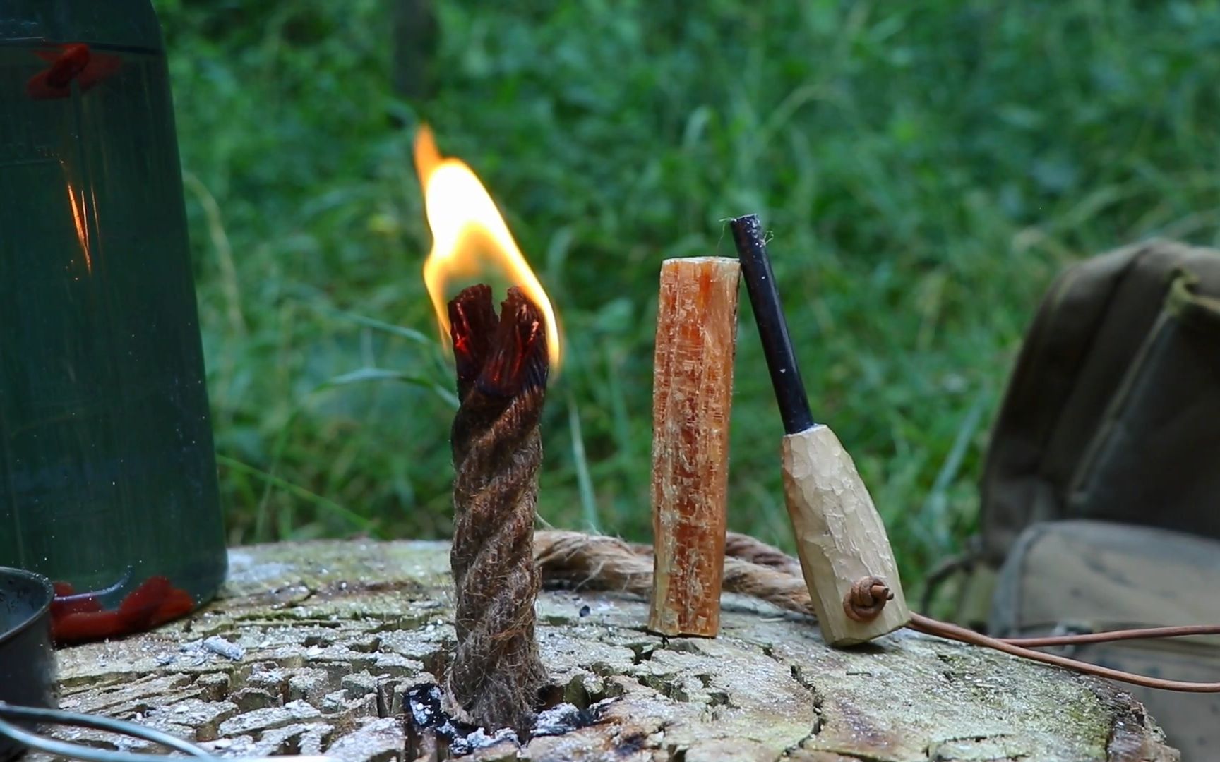 制作一根可燃烧25分钟的野营多功能麻绳火把