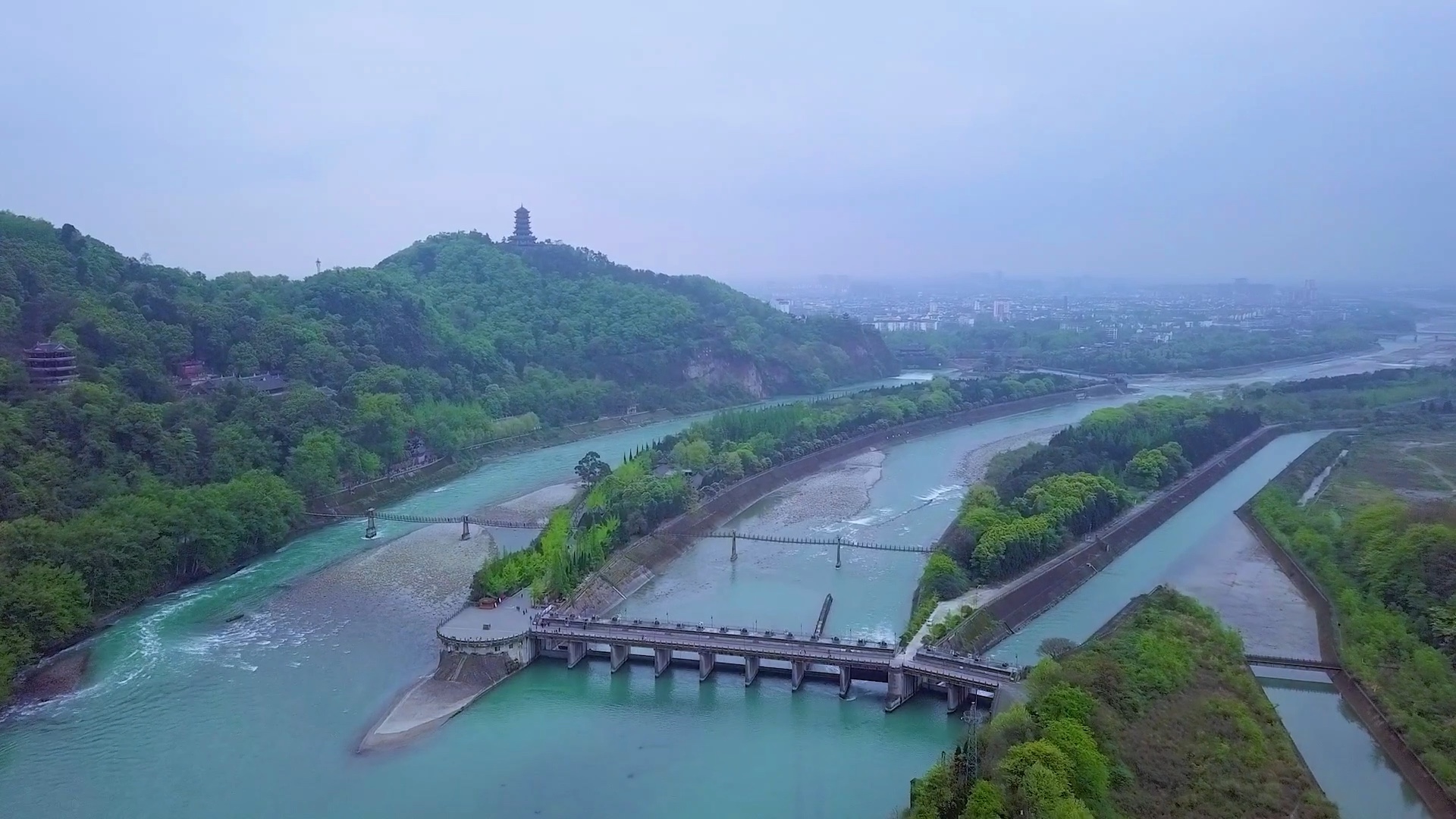 航拍二千多年前的伟大水利工程,都江堰!