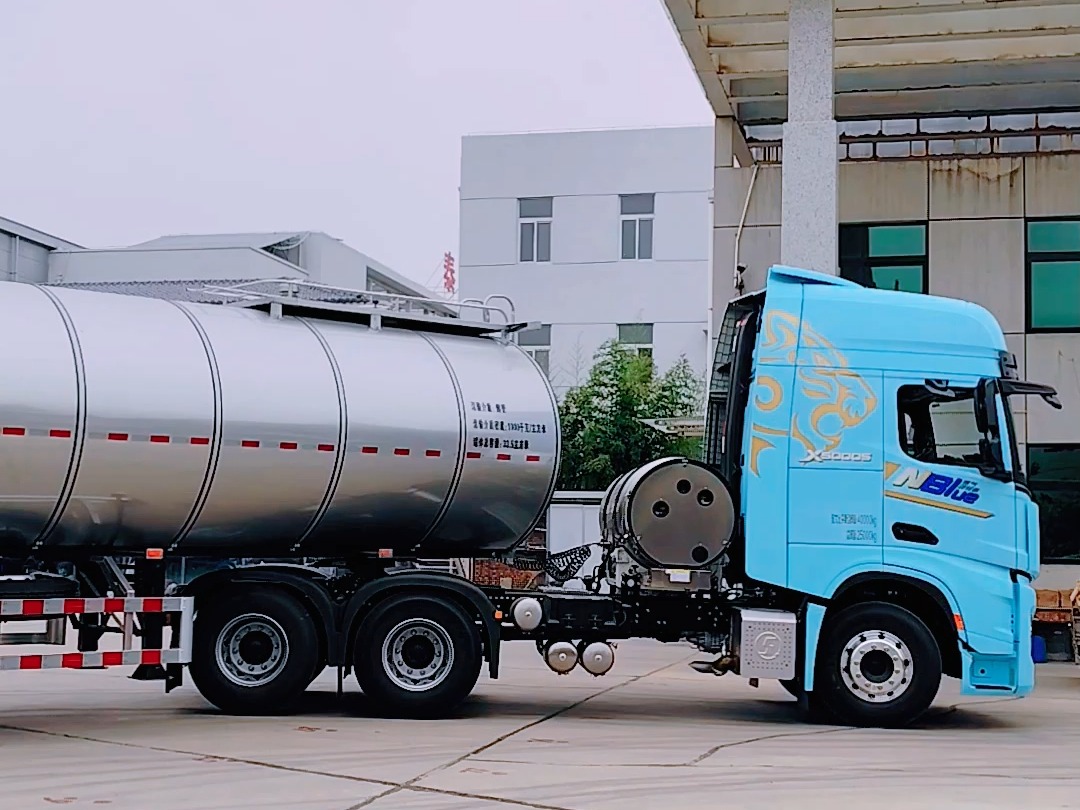 完成一个小订单,4台半挂鲜奶运输车交付客户